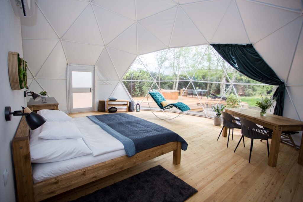 Igloo Glamping Mileč